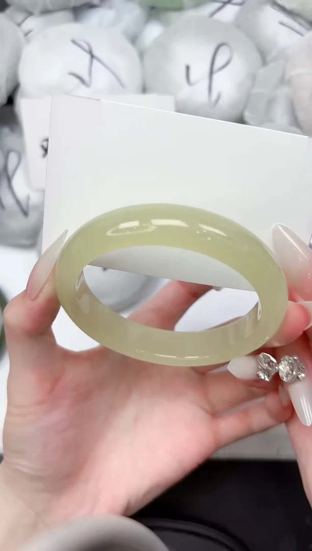 未镶嵌手镯石英质玉187-60.5