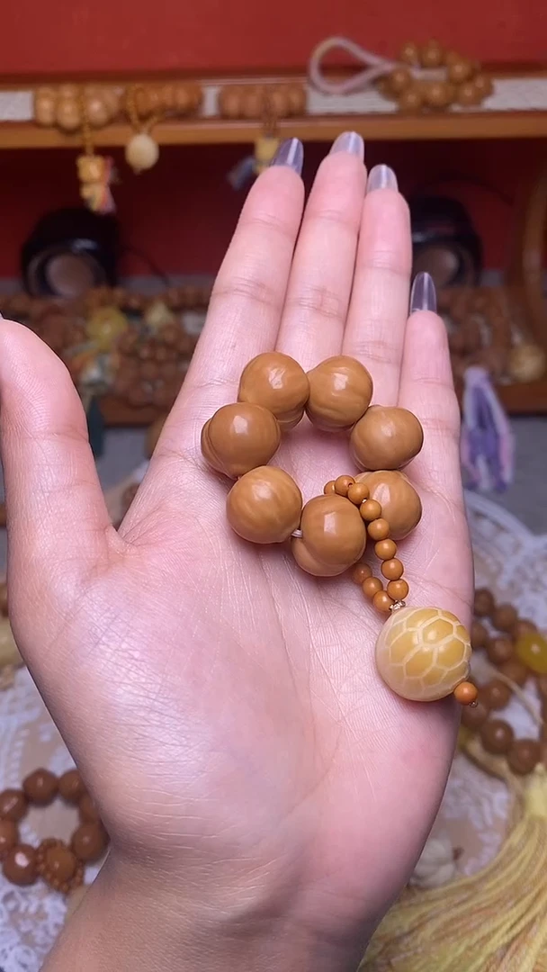 吊坠文玩核桃全品无暇屁桃➕小富甲手捻