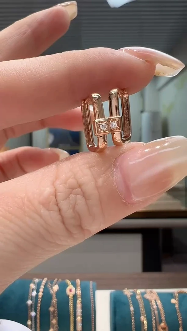 【闪购商品】钻石耳环18K金镶嵌醒狮方形耳环K红