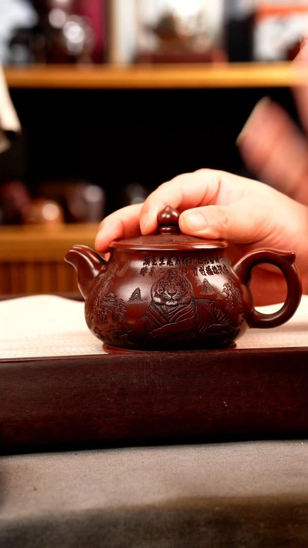 茶壶紫砂铁皮石红 佛莲 刻虎