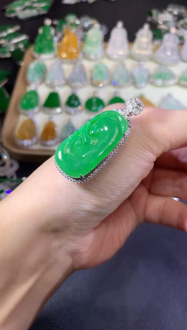 翡翠18K金镶嵌吊坠(不含链)66-如意