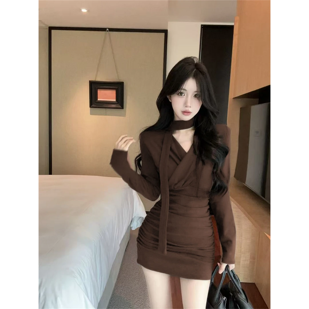 秋冬纯欲风V领带肩垫收腰配飘带加厚加绒性感包臀抽褶连衣裙裙子