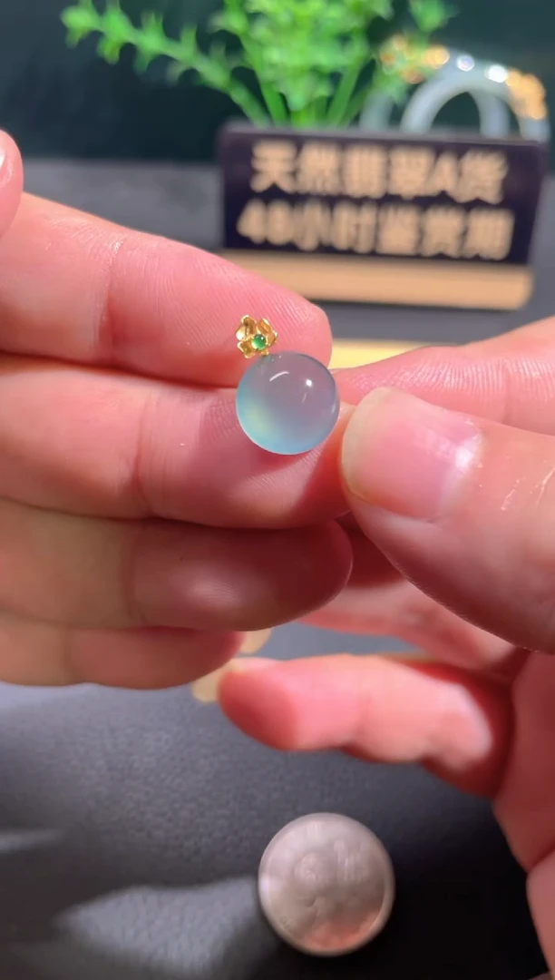 翡翠18K金镶嵌颈饰翡翠