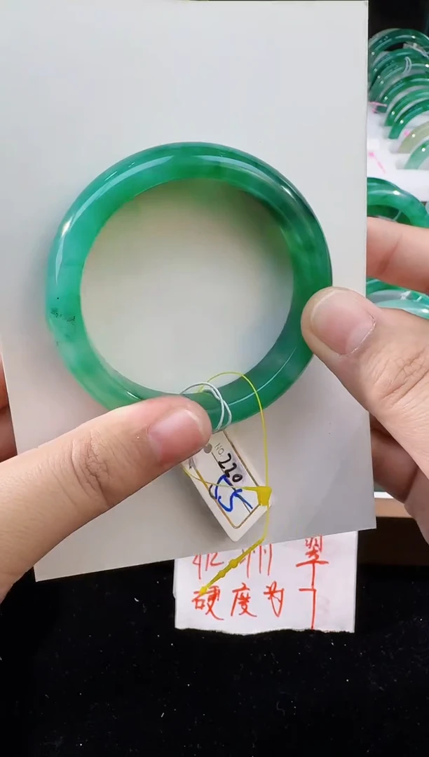 【闪购商品】石英质玉手镯未镶嵌220