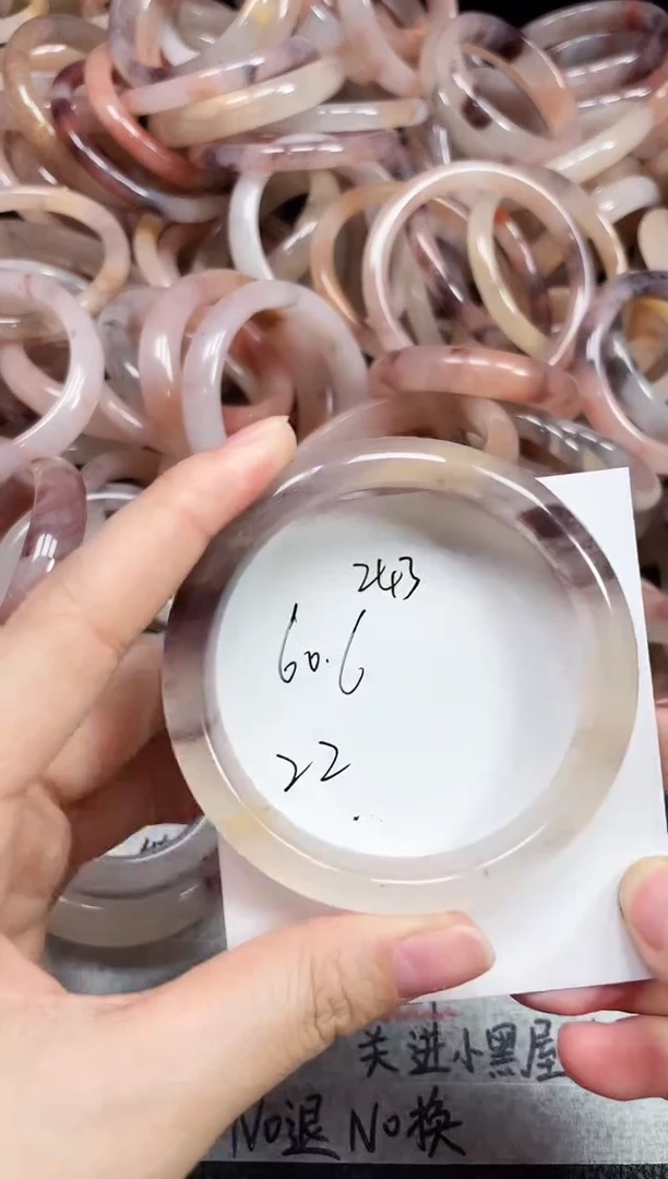 未镶嵌手镯石英质玉243