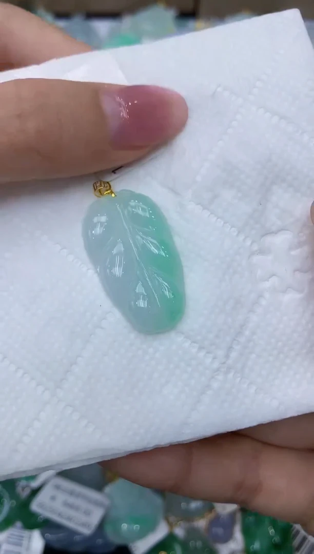 翡翠18K金镶嵌颈饰111111111