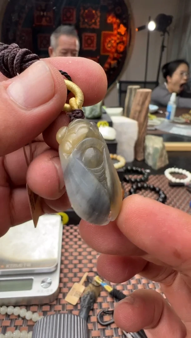 吊坠(赠链)未镶嵌和田玉楼兰三色吊坠