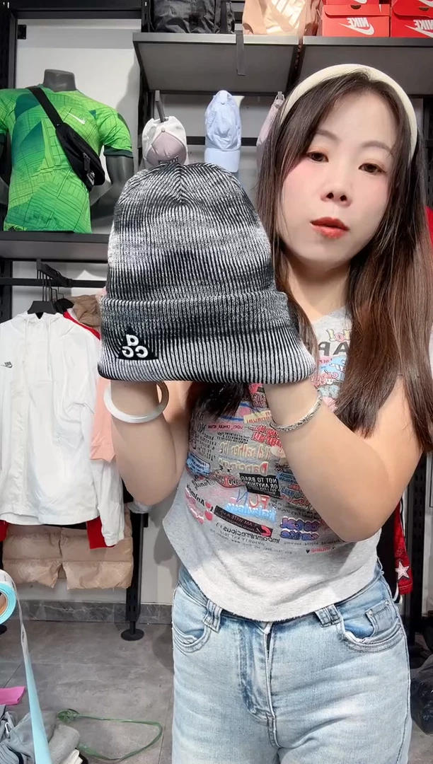 1402   编码 瑕疵款直播间过款为准 尺码 帽子ACG
