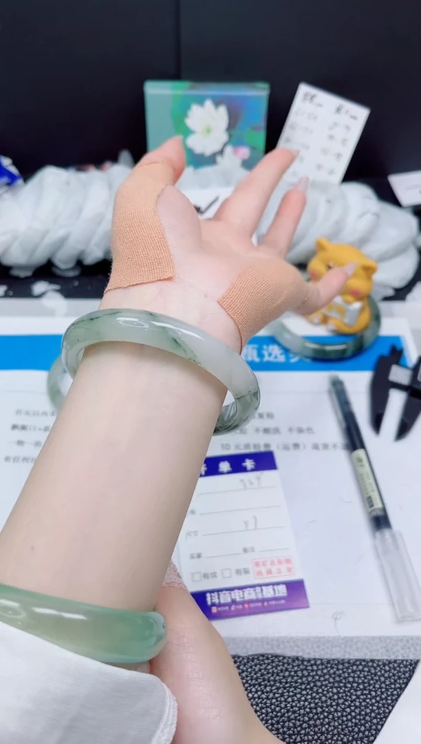 石英质玉手镯未镶嵌325-57