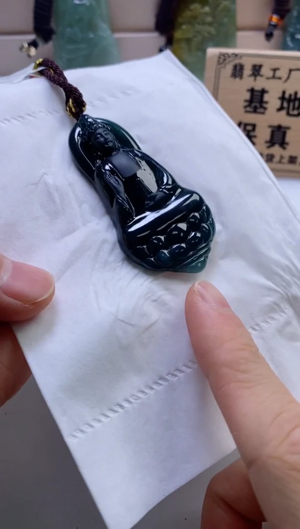 颈饰未镶嵌翡翠