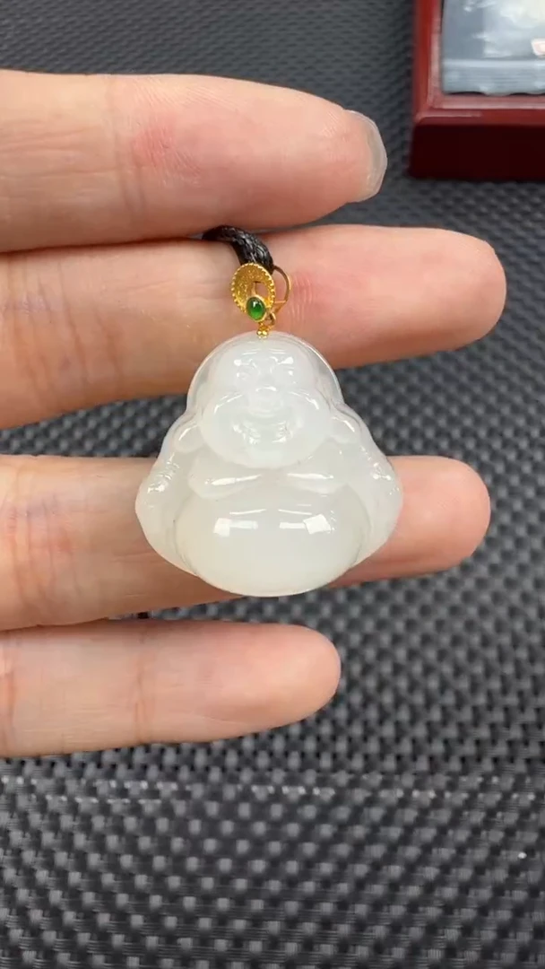 颈饰18K金镶嵌和田玉挂件