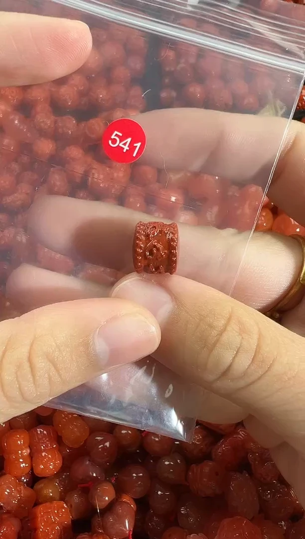 颈饰未镶嵌南红玛瑙1