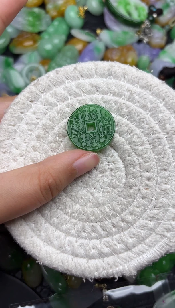 颈饰未镶嵌翡翠缅甸翡翠吊坠