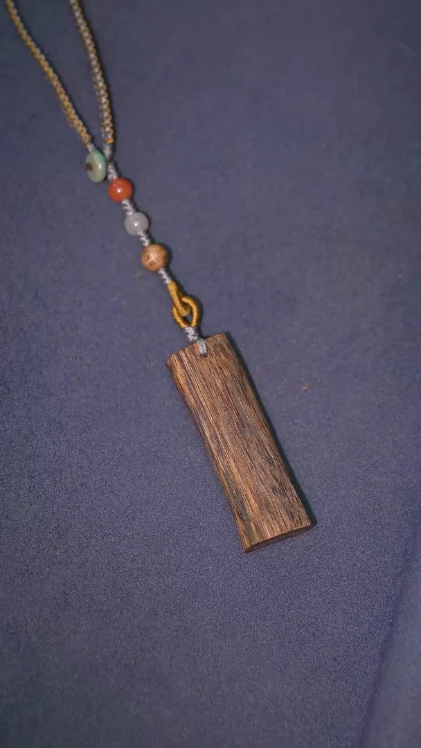 沉香吊坠Z*e海南莺歌绿棋无事牌