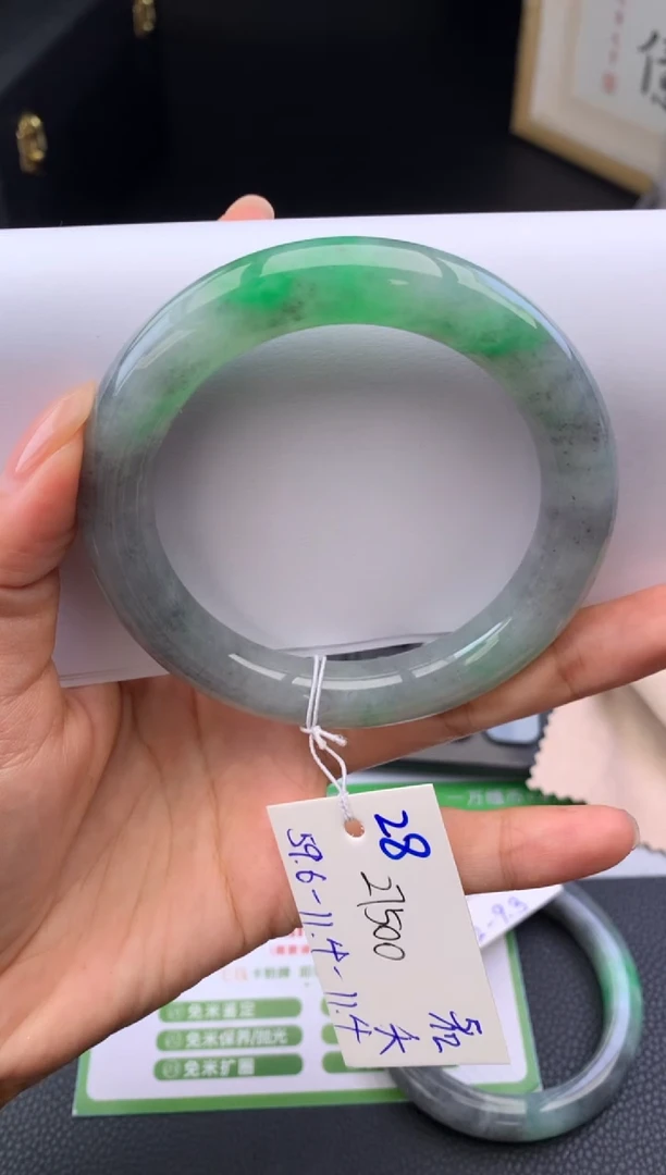 未镶嵌手镯翡翠假一赔三   手镯