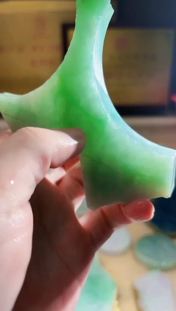 翡翠挂件未镶嵌A货张麦8735