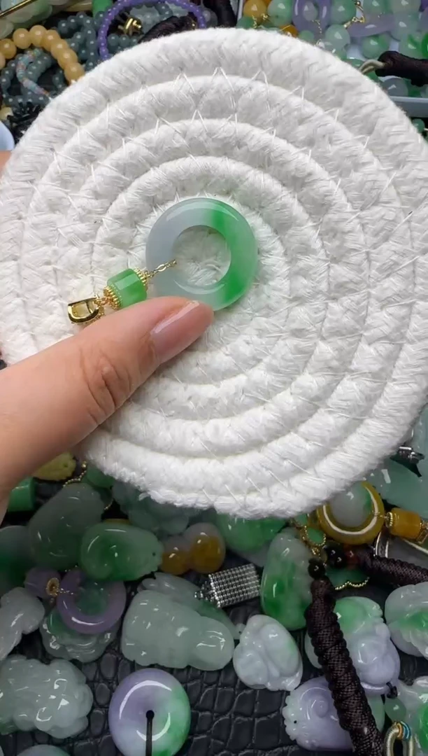 颈饰未镶嵌翡翠缅甸翡翠吊坠