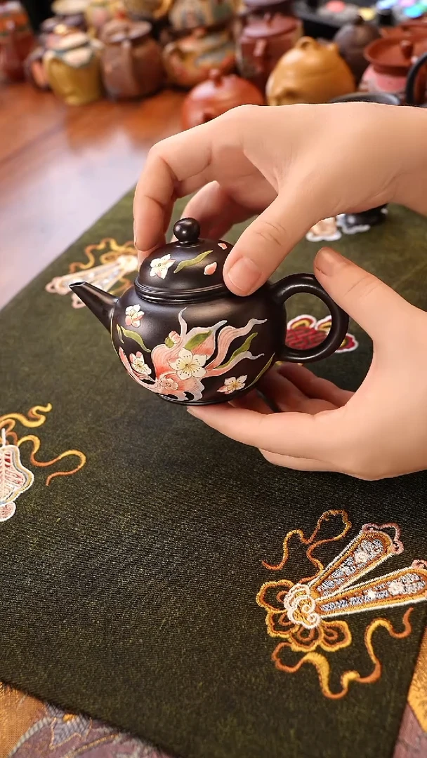 茶壶紫砂黑料水平壶 桃花锦鲤