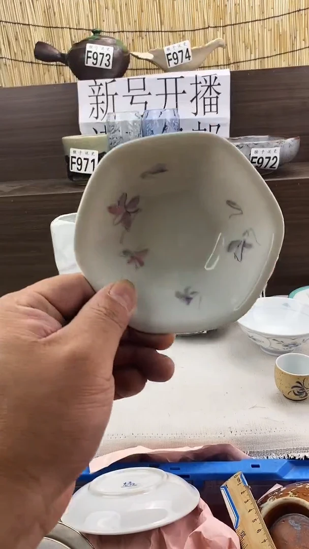 瓷片玥*z新号开播 全场放漏 家人们蹲住了