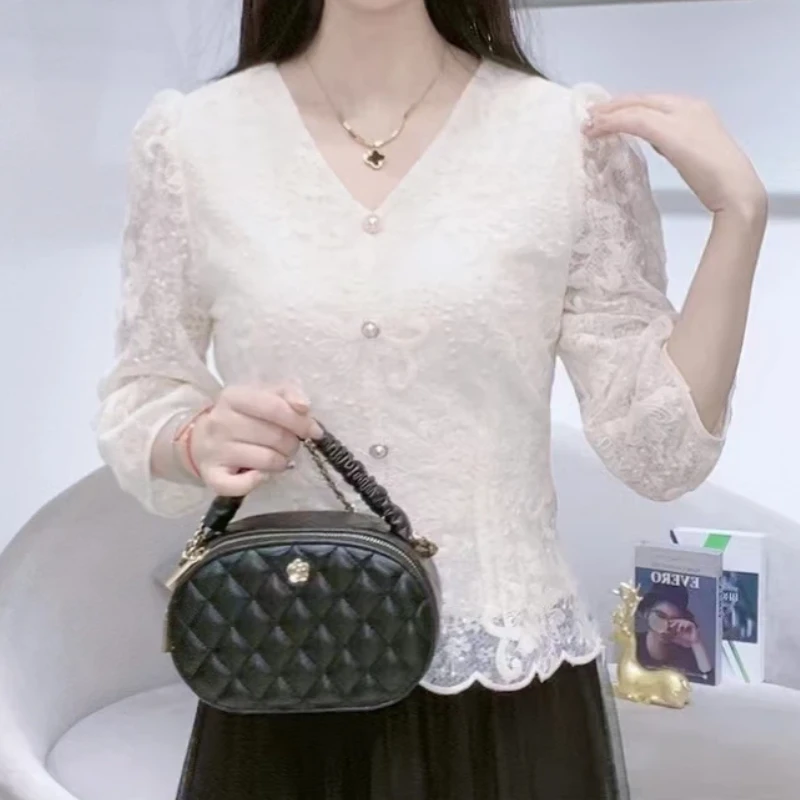 2025刺绣衬衫蕾丝气质法式上衣打底衫长袖镂空宽松时尚百搭