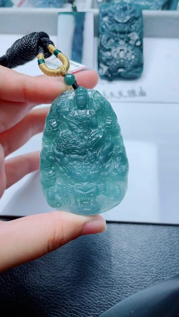颈饰未镶嵌翡翠