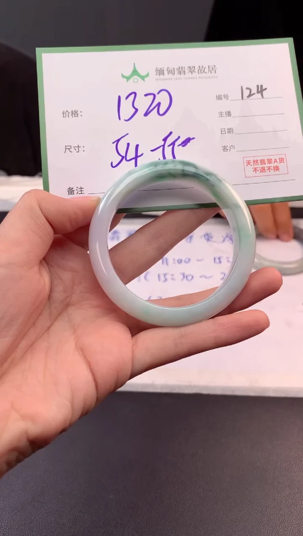 定制翡翠未镶嵌毛货需精细抛光+多人