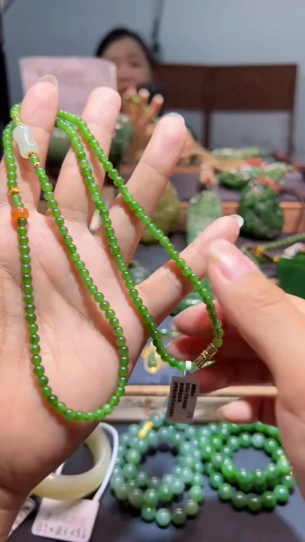 颈饰未镶嵌和田玉（碧玉）多样性发一