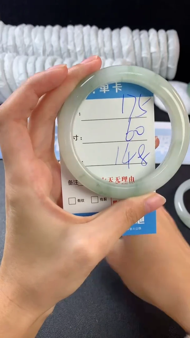 【闪购商品】石英质玉手镯未镶嵌175