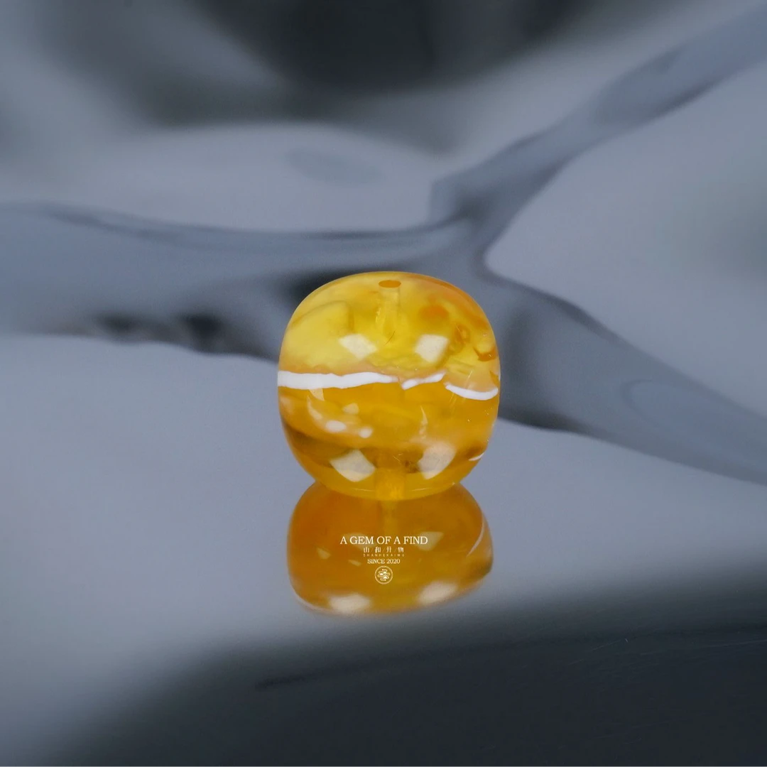 山和开物｜13.9mm金瓷白顺纹溶洞妖花老型文玩配饰 天然琥珀蜜蜡