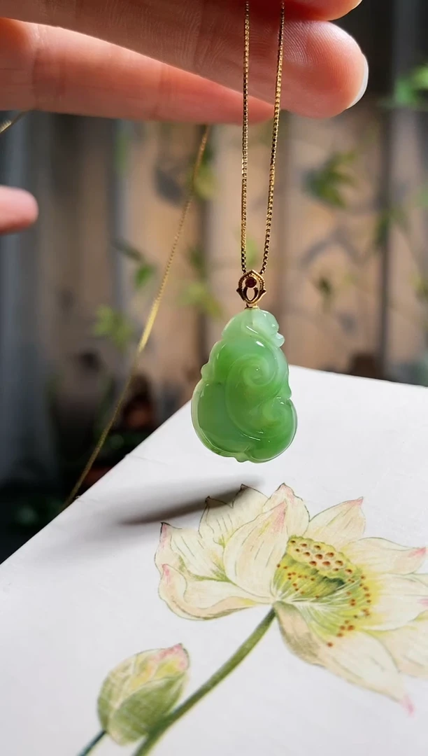 【闪购商品】和田玉颈饰18K金镶嵌，苹果绿如意