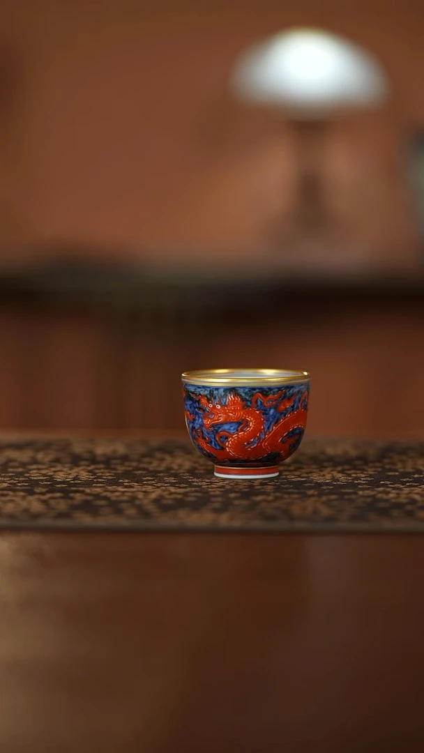 瓷舜瓷矾红龙纹杯