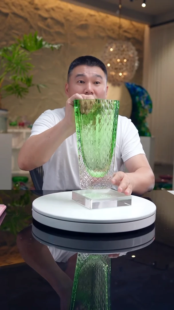祖母绿设计款水晶琉璃花器