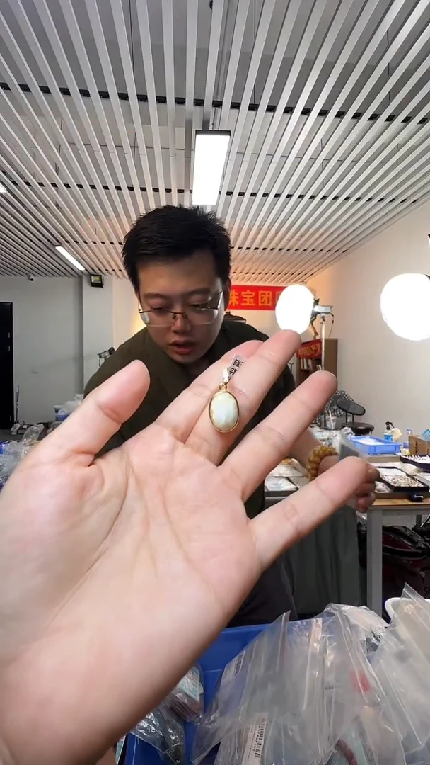 蜜蜡颈饰银S925镶嵌俄料蜜蜡蛋面形提溜吊坠