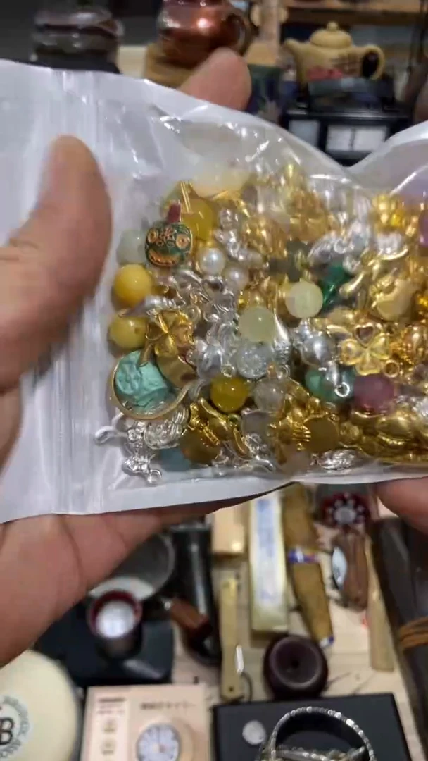 瓷片闪购商品 如图所示