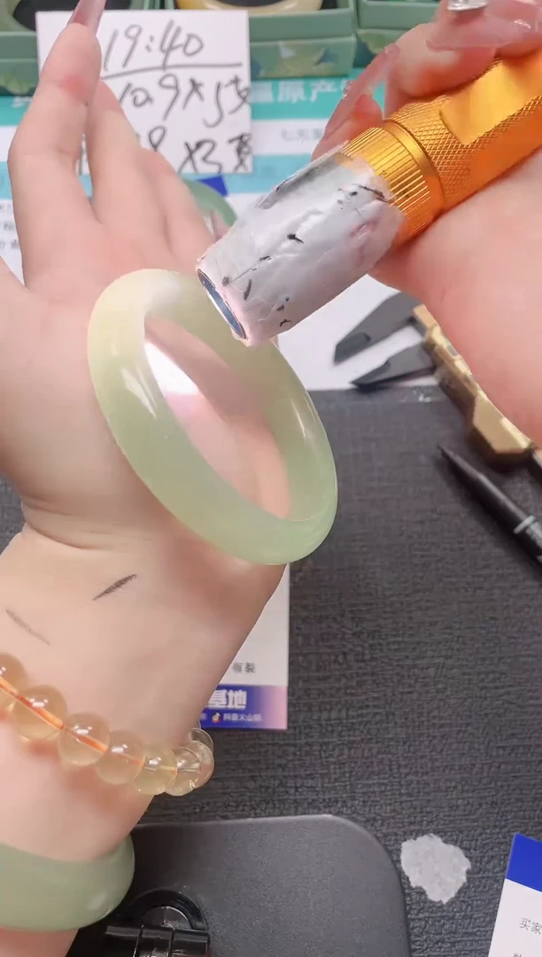 未镶嵌手镯石英质玉136-56