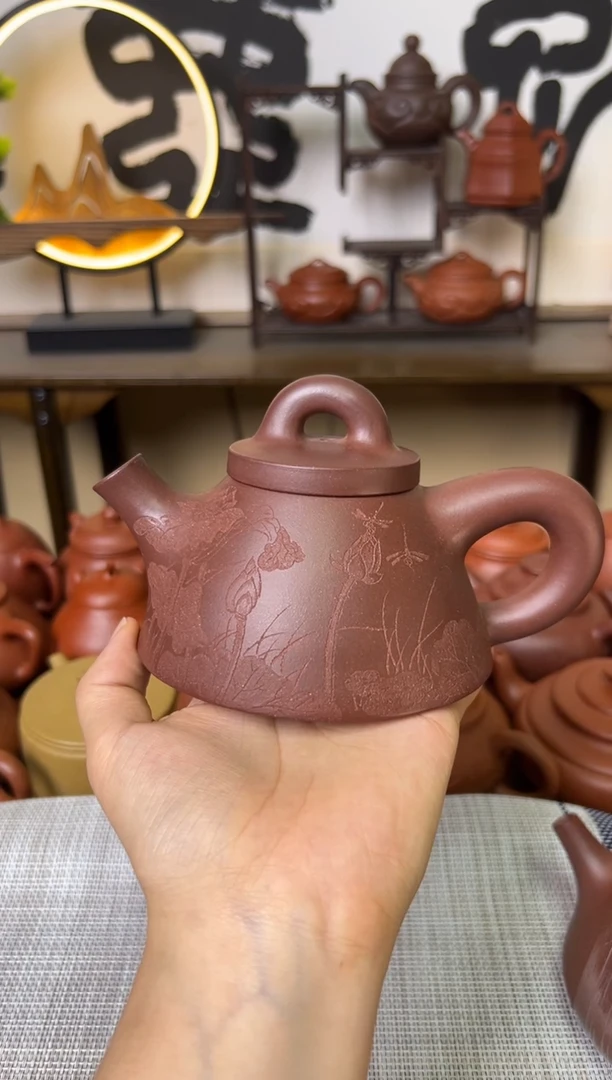 茶壶底槽青我***陳霸王石瓢壶刻绘
