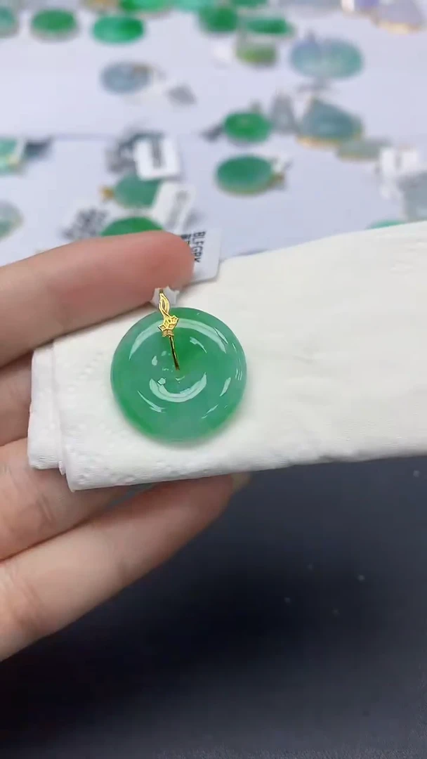 翡翠18K金镶嵌颈饰天然缅甸a货翡翠