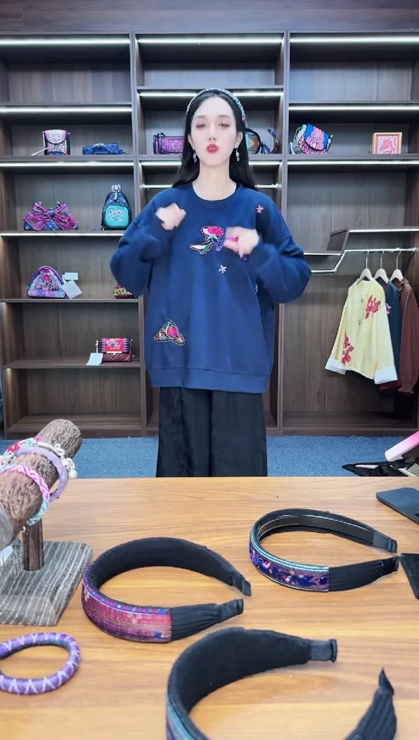 织绣41蒙阿苏苗绣传承店