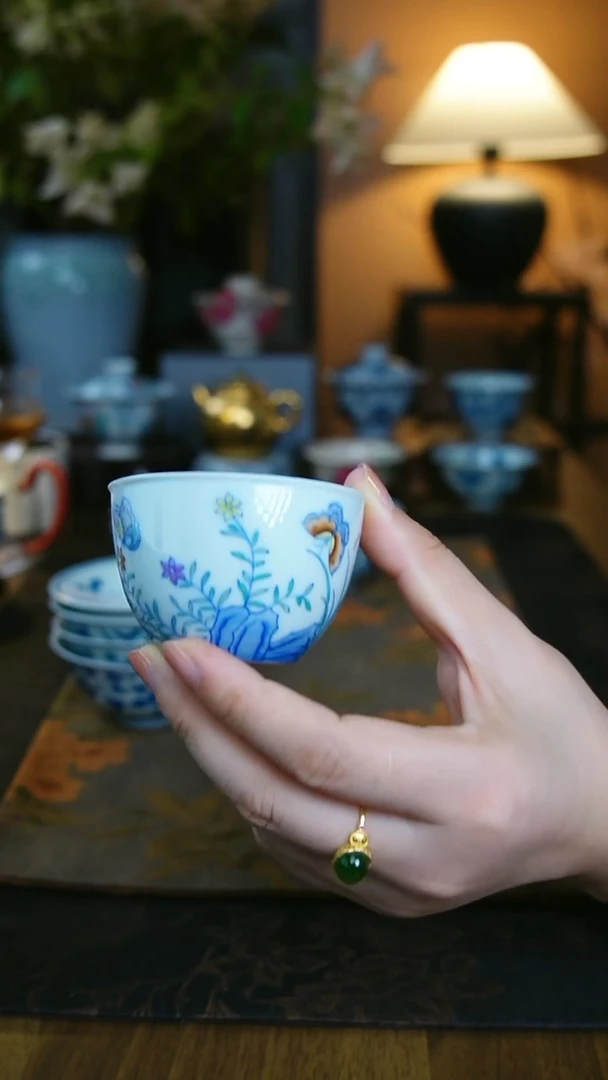 蝶恋花斗彩主人杯