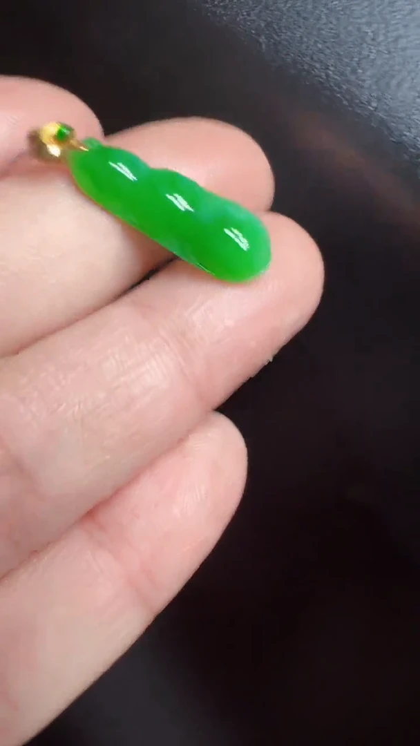 颈饰18K金镶嵌翡翠豆