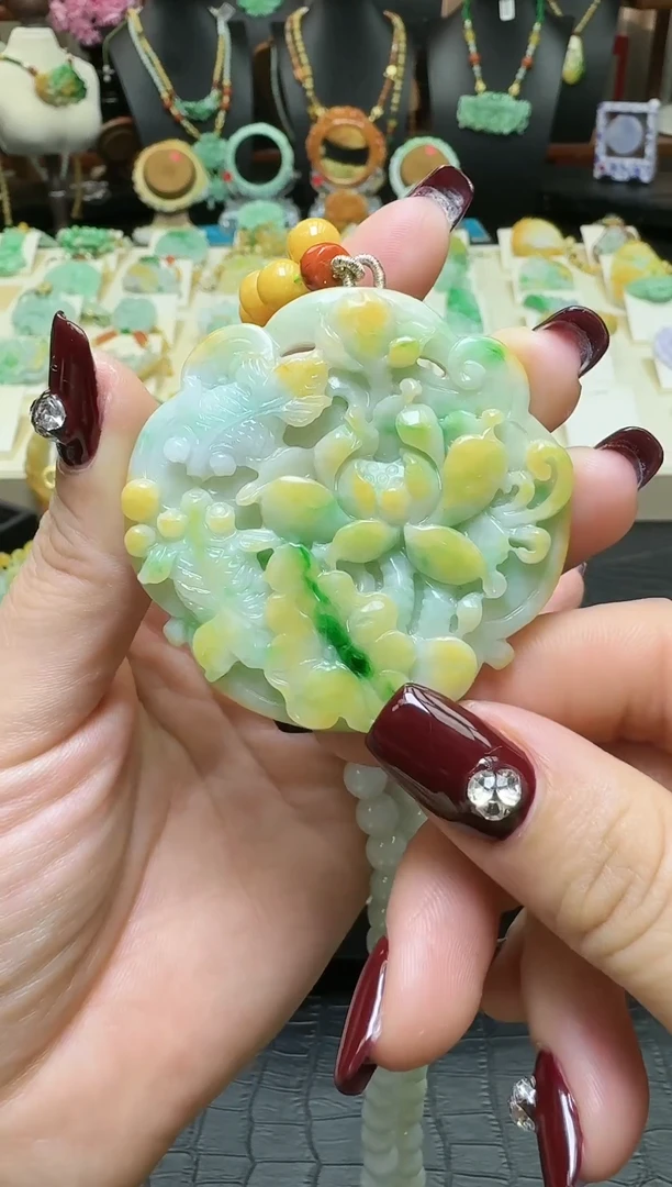 【闪购商品】翡翠颈饰未镶嵌特色黄加绿翡翠连年有余