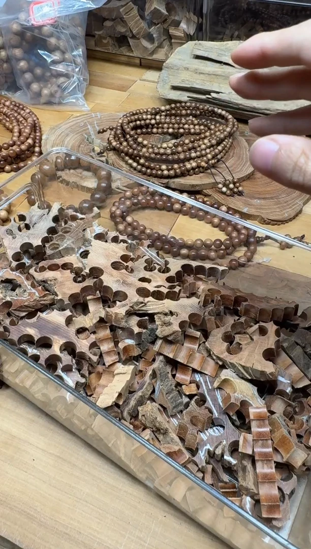 檀香木其他老山檀香树头料碎料20克沉水