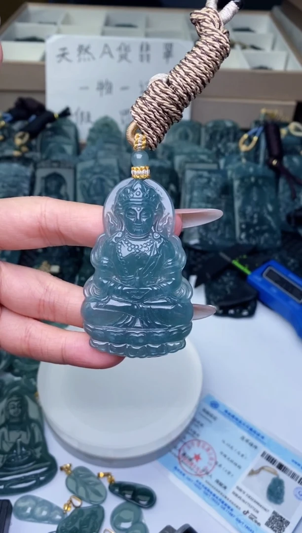 颈饰未镶嵌翡翠
