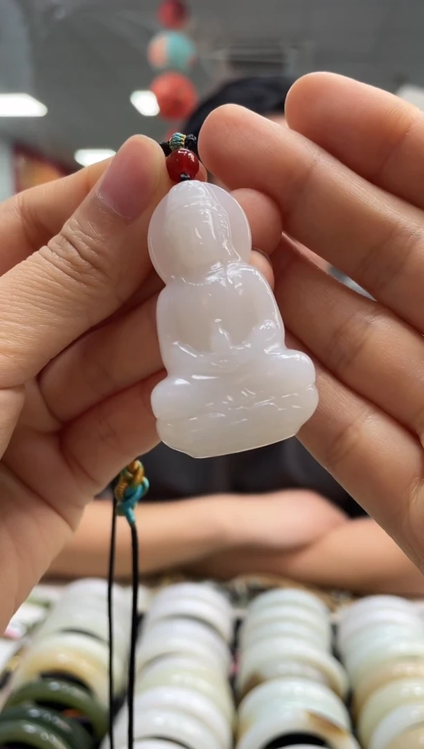 颈饰未镶嵌和田玉观音吊坠随机发一件