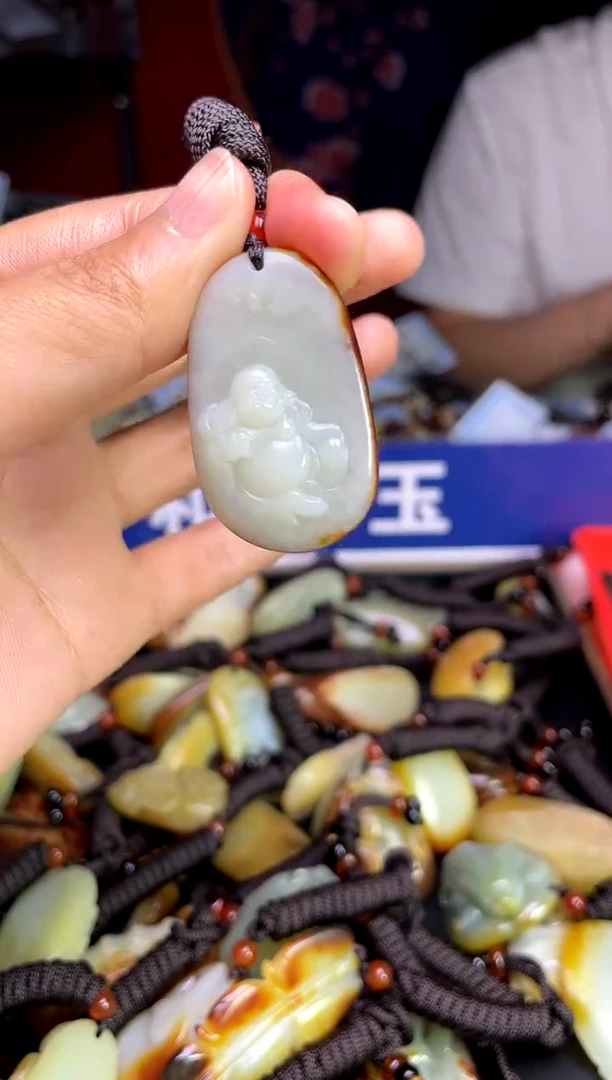 和田玉未镶嵌颈饰1