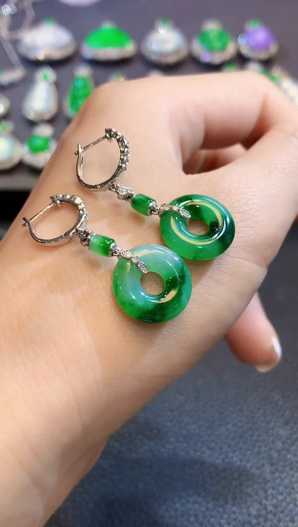 18K金镶嵌翡翠耳饰A7