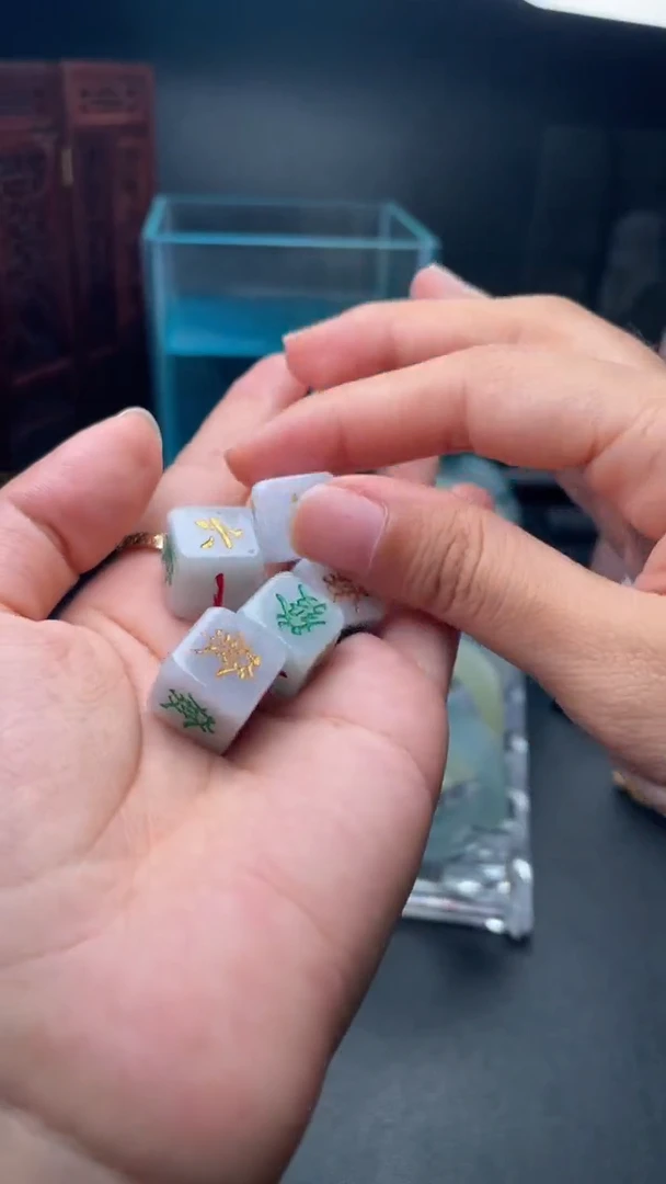 翡翠未镶嵌颈饰快***?成品翡翠吊坠