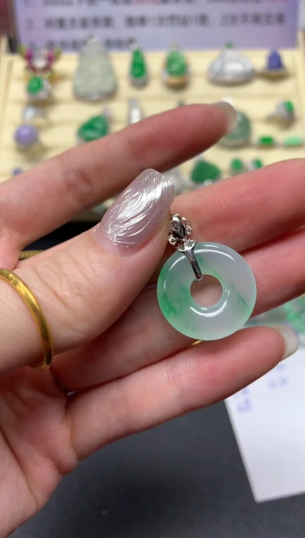 【闪购商品】翡翠吊坠(不含链)18K金镶嵌吊坠|6200+620