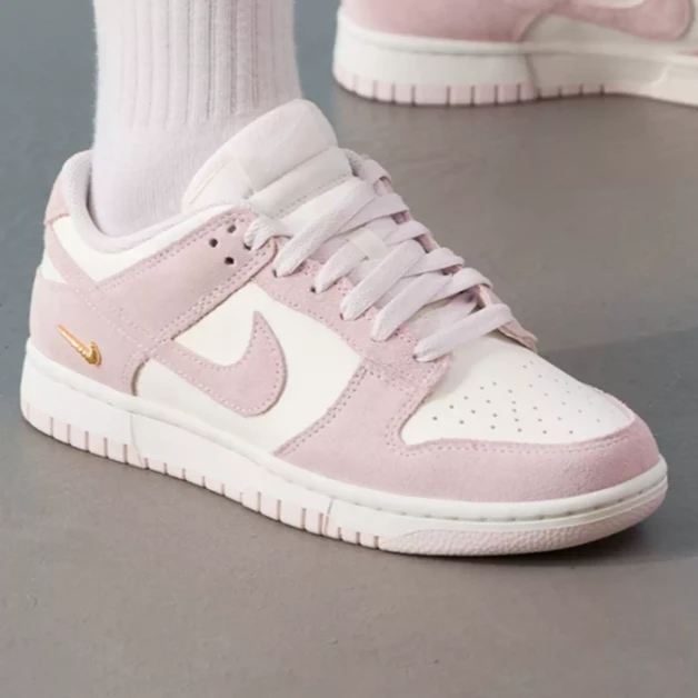 Nike耐克女鞋新款DUNK粉白小金钩潮流运动休闲鞋板鞋IO4244100