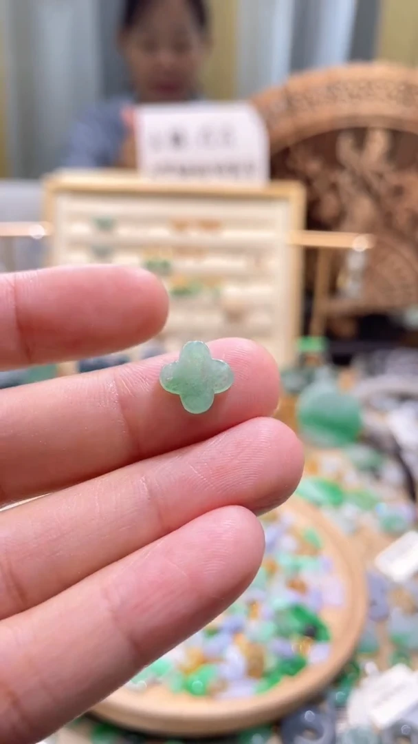 颈饰未镶嵌翡翠滴流